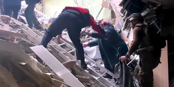 Razboi Ucraina Rusia distrugeri morti raniti refugiati 1-2 mai 2022 salvare civili Azovstal FOTO Profimedia