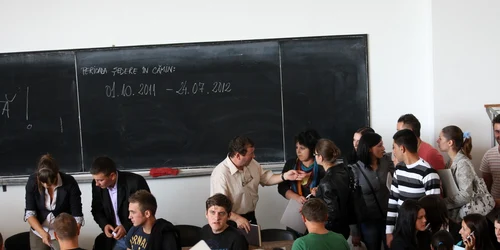 Studenţi din toată Moldova au venit astăzi la Iaşi pentru a-şi găsi loc în cămin