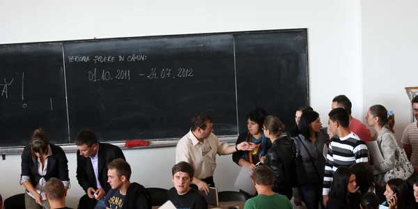 Studenţi din toată Moldova au venit astăzi la Iaşi pentru a-şi găsi loc în cămin
