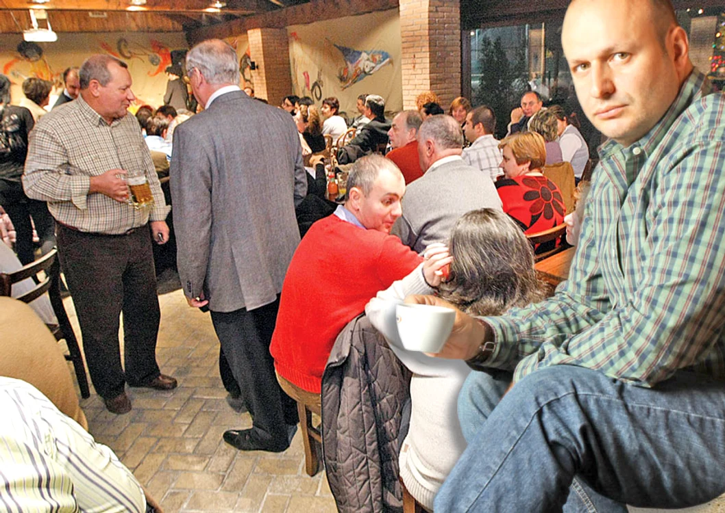 
    Milionarul Cristian Ţânţăreanu  este mai mereu prezent printre clienţii localului. Dragoş Ţânţăreanu  este patronul  restaurantului “The Brick“  