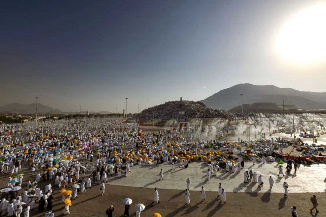 Pelerini musulmani la Muntele Arafat FOTO EPA-EFE
