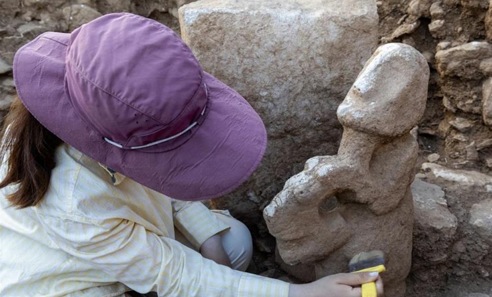 Statuie veche de 11.000 de ani, descoperită într-unul dintre cele mai vechi sate din lume. Arheologii sunt uimiți