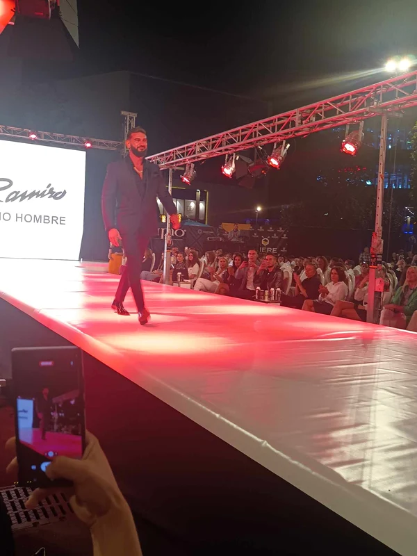 Dorian Popa, manechin la Timișoara Fashin Week. Sursă: Click!