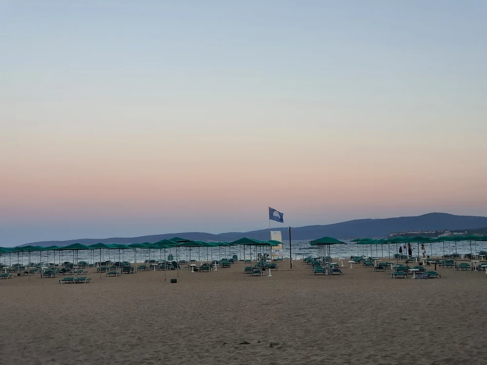 Plaja superbă cu steag albastru a Duni. FOT|O: R.F.