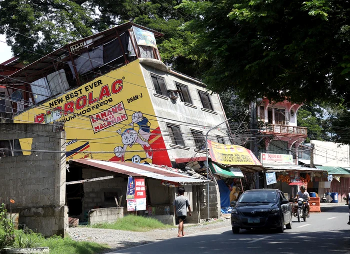 Clădire distrusă de un cutremur în Filipine FOTO EPA-EFE