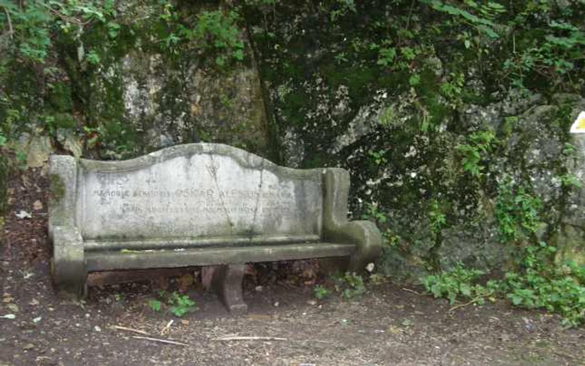 banca de piatra de pe tampa