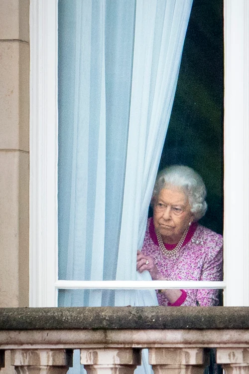 Regina Elisabeta în 2016, în spatele perdelei, Profimedia (2) jpg