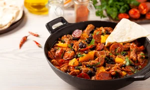Tocanita picanta  Sursa foto shutterstock 2007693398 jpg