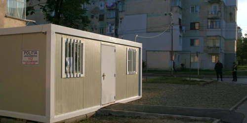 Modului Poliţiei este conectat la un stâlp de iluminat public