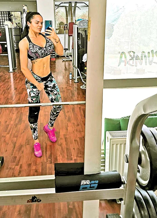 
    Fructele sunt acum consolarea ei  