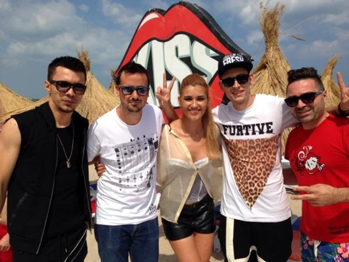 
    Alina Eremia, Vescan şi Doddy, alături de OLiX şi DJ Yaang de la Kiss FM  