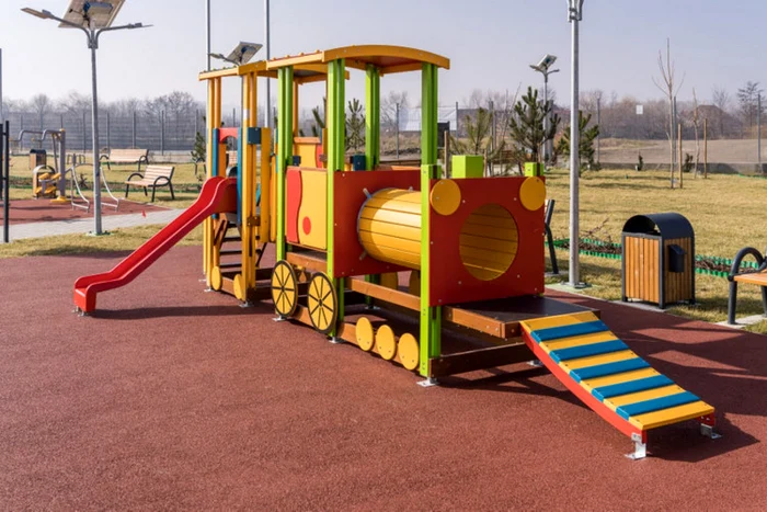 Parc-loc de joacă pentru copii - arhiva Adevărul