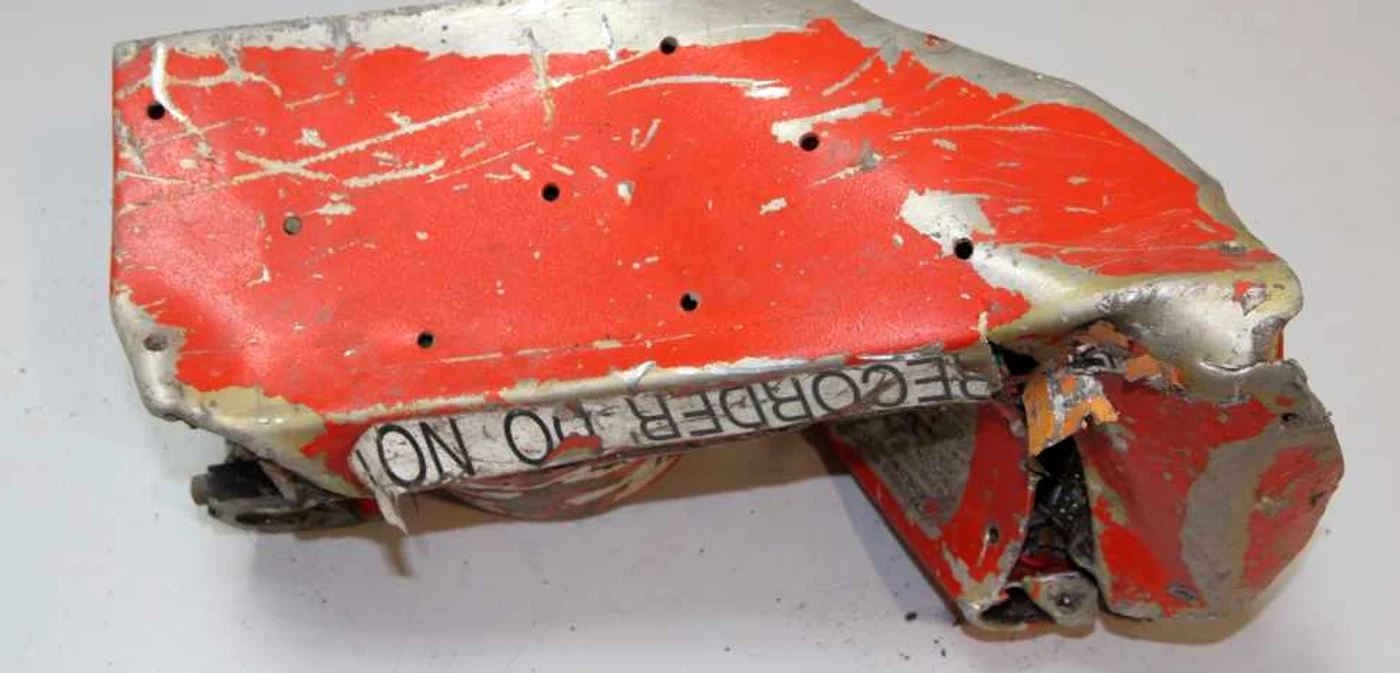 A fost descoperită carcasa celei de-a doua cutii negre a avionului prăbuşit în Franţa FOTO AP