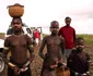 ETIOPIA localnici aducand butoaiele cu apa, cea mai de pret avere apa Sursa foto dr Irina Catighera JPG