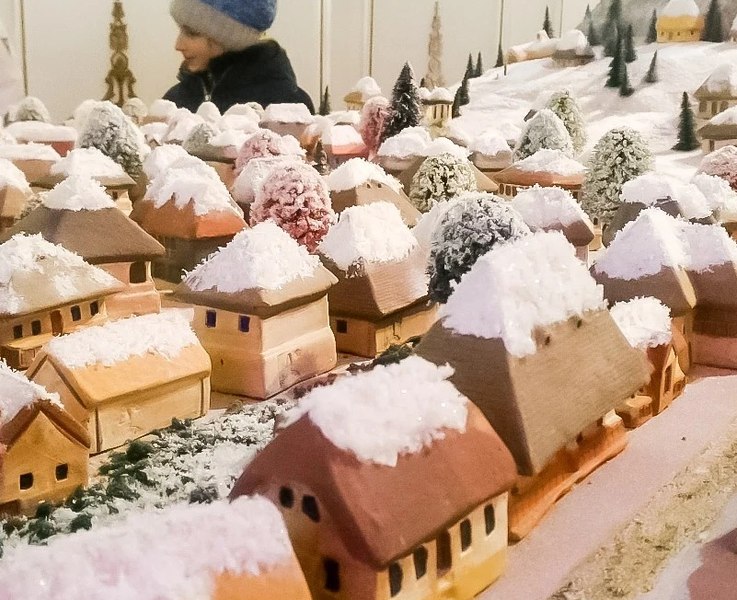 Povești din lut: clădiri celebre, replicate în miniatură. „Sunt inspirate de arhitectura veche a satului românesc” FOTO 