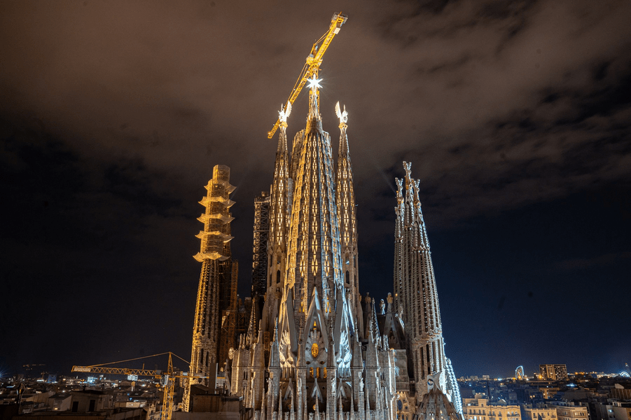 Sagrada Familia din Barcelona, iluminată la concertul de Crăciun - FOTO