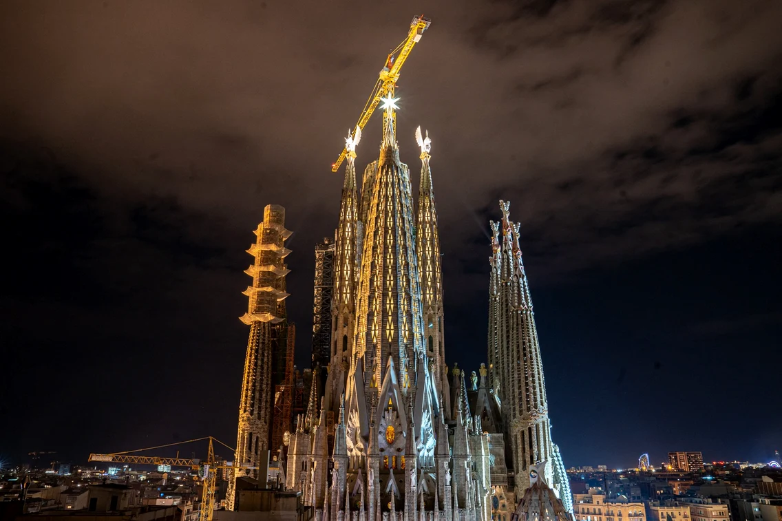 Turnurile evangheliștilor Luca și Marcu de la Sagrada Familia din Barcelona iluminate în premieră 16 decembrie 2022 FOTO Profimedia (3) jpg