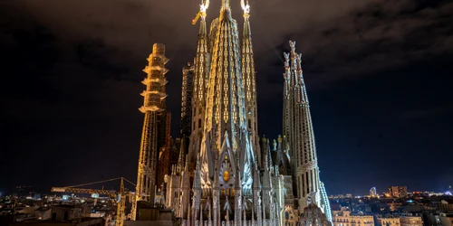 Turnurile evangheliștilor Luca și Marcu de la Sagrada Familia din Barcelona iluminate în premieră 16 decembrie 2022 FOTO Profimedia (3) jpg