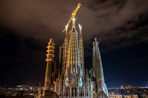 Turnurile evangheliștilor Luca și Marcu de la Sagrada Familia din Barcelona iluminate în premieră 16 decembrie 2022 FOTO Profimedia (3) jpg