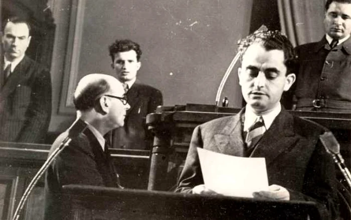 Bucureşti, aprilie 1948. Nicolae Ceauşescu, membru al Biroului provizoriu al Marii Adunări Naţionale, în timpul discutării şi votării Constituţiei. (aprilie 1948) FOTO Fototeca online a comunismului românesc