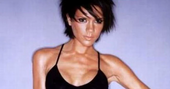 Victoria Beckham este o fană declarată a pantofilor cu tocuri imense, care i-au deformat degetele