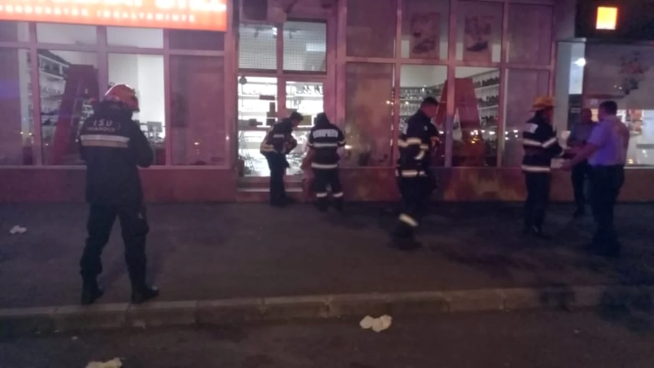 Pompierii prahoveni au alocat la locul evenimentului o autoscara, o autospeciala de stingere, un echipaj de descarcerare şi două ambulante SMURD Foto: ZiarulIncomod.ro