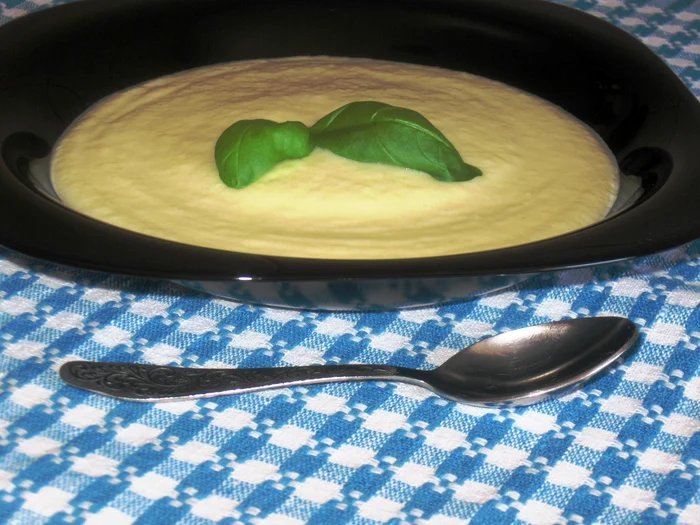 
    Supă cremă de dovlecei  