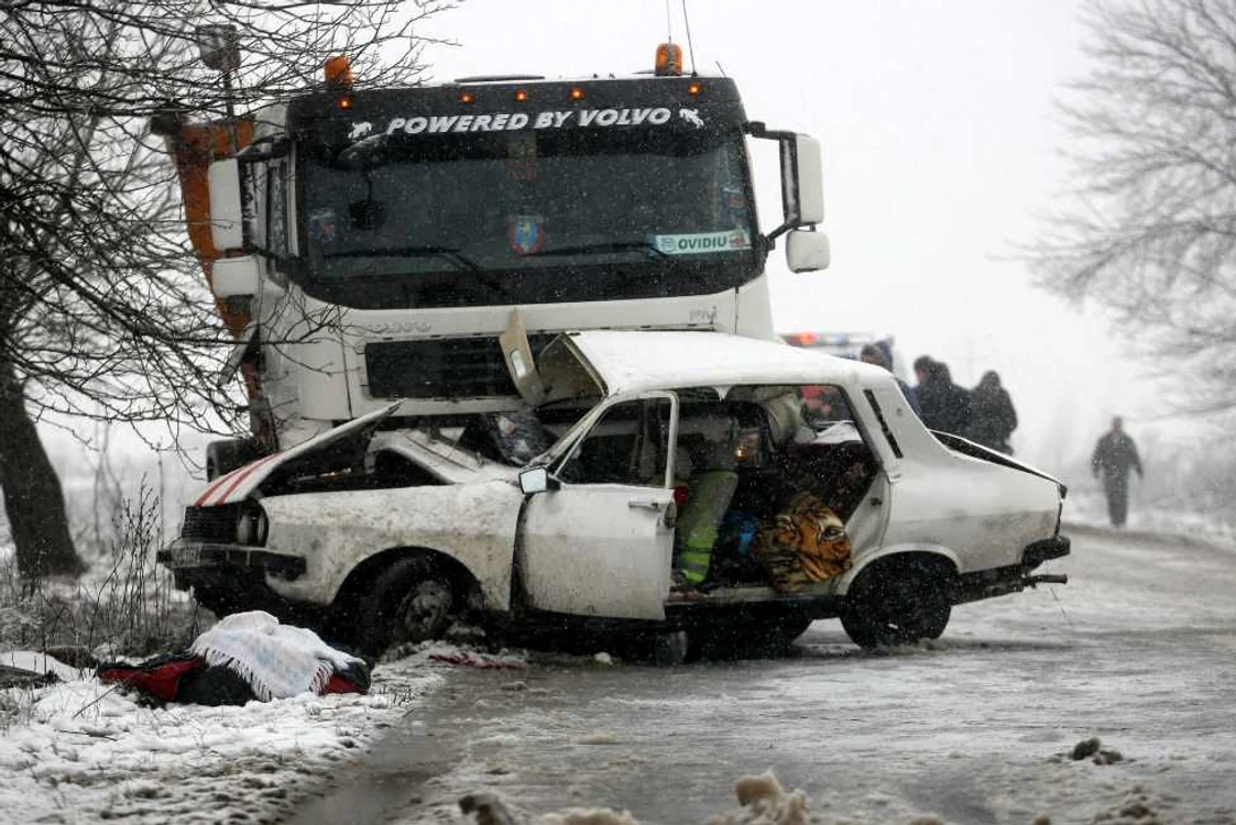 Şoferul nu a avut nicio şansă să scape dintre fiarele contorsionate