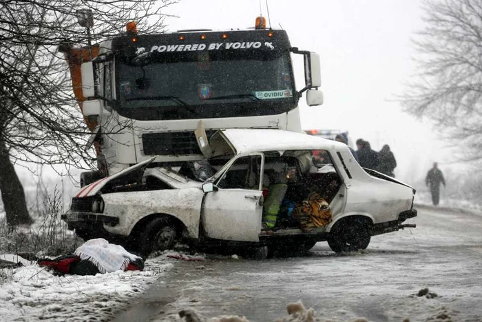 Şoferul nu a avut nicio şansă să scape dintre fiarele contorsionate
