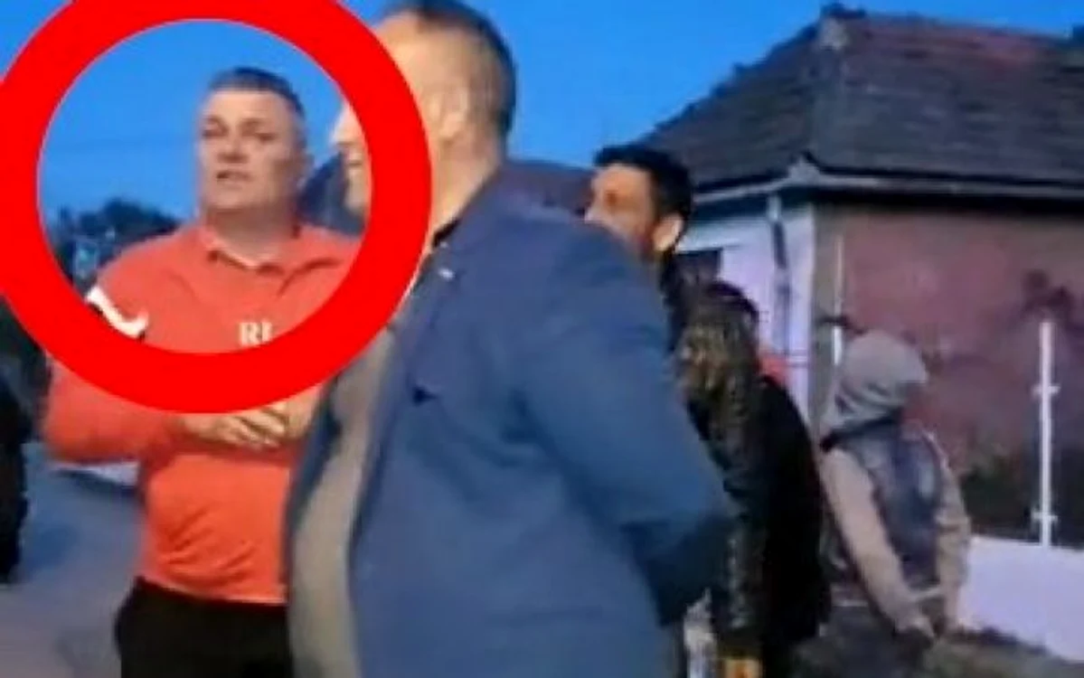 În loc să-i trimită pe romi la casele lor, primarul comunei sătmărene Acâş, Tiberiu Balog a petrecut cu ei
