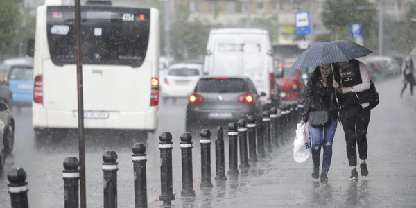  Ploaie puternica in zona Crangasi din Bucuresti Inquam Photos / Octav Ganea