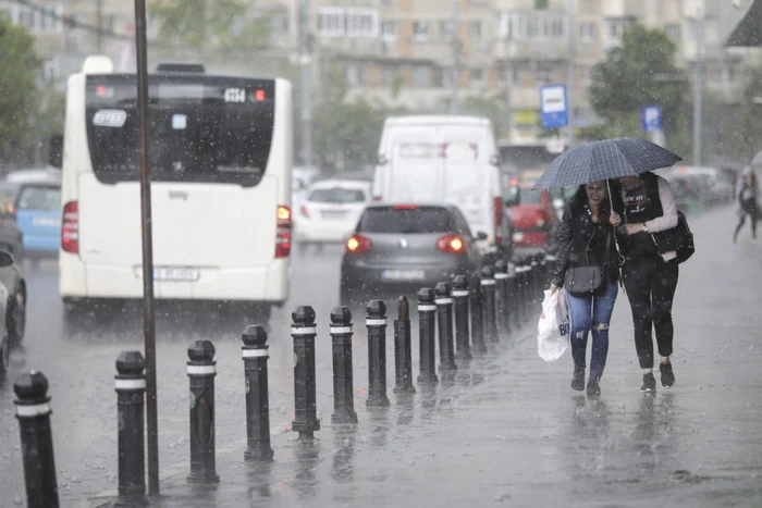  Ploaie puternica in zona Crangasi din Bucuresti Inquam Photos / Octav Ganea