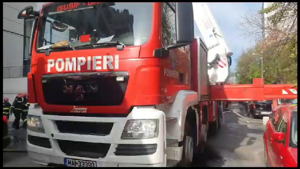 Intervenție spectaculoasă a pompierilor în nordul Capitalei VIDEO