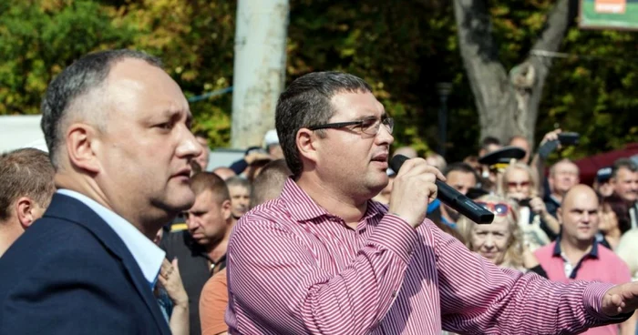 Igor Dodon şi Renato Usatîi, politicienii moldoveni putinişti, au preluat protestul antiguvernamental iniţiat de Platforma DA în urmă cu trei săptămâni  FOTO Alexandru Tarlev