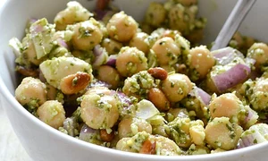 salata de naut cu pesto de busuioc jpeg