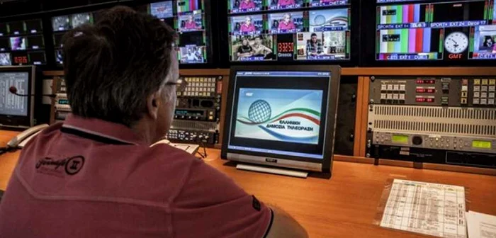 Noua televiziunea publică elenă a portnit cu stângul FOTO AFP