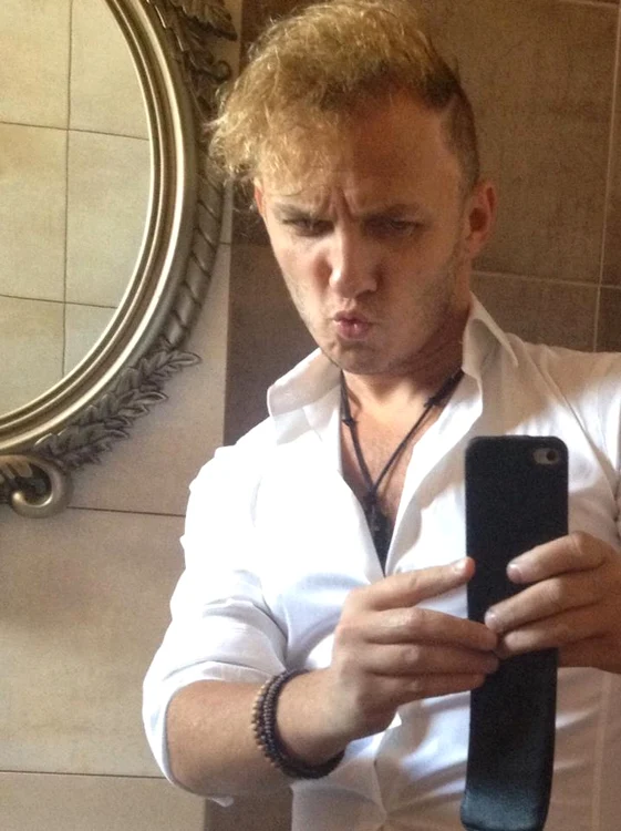 
    Mihai Trăistariu îşi ţine fanii la curent cu toate activităţile zilnice, făcându-şi selfie-uri pe care le postează apoi pe FacebookFoto: arhivă personală  