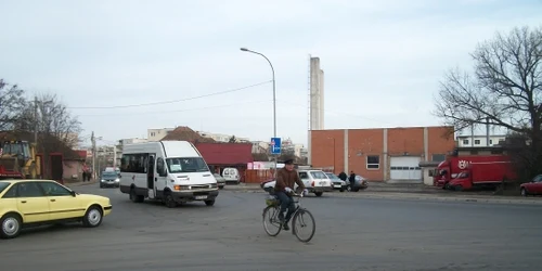 Sensul giratoriu ar fluidiza traficul între străzile Bărăganului, Călăraşilor şi Tisei