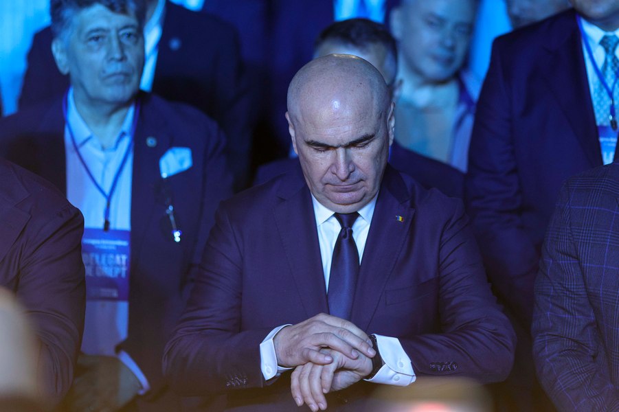 SURSE Ședință tensionată la PNL. Bolojan, acuzat că impune în funcții oameni din POT și SOS. Șase președinți, demiși de conducerea partidului