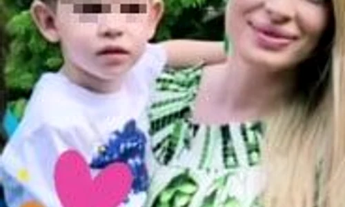 Valentina Pelinel, alături de Milan, fiul ei jpeg