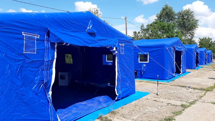 Pompierii au amenajat corturi pentru adăpostirea sinistraților evacuați din calea Prutului