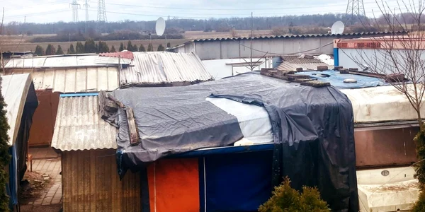 Condiţiile mizere în care locuiesc românii aflaţi la cules de căpşuni şi sparanghel într-o fermă din Eggenstein-Leopoldshafen Germania Foto Dominic Körner - BNN
