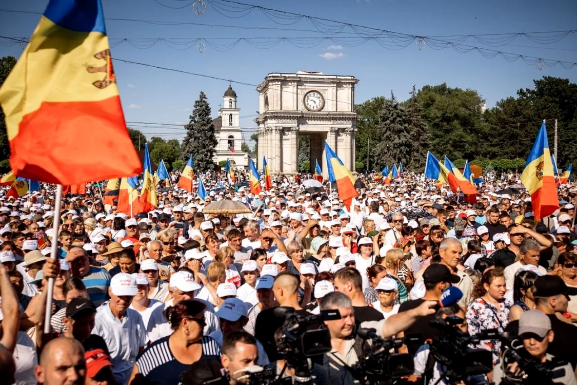 Protestul de duminică, 19 iunie, din faţa Guvernului de la Chişinău.