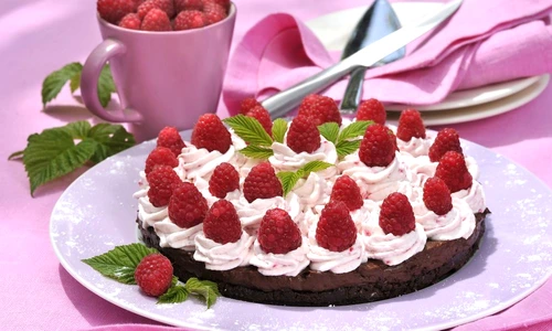 tort cu zmeura si crema de ciocolata jpeg