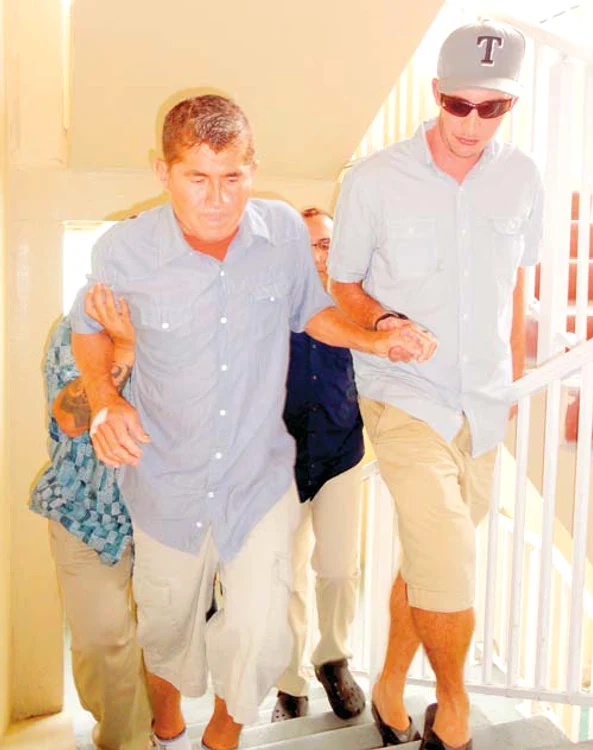 
    Deşi a fost externat  vineri, doctorii susţin  că Jose Salvador  Alvarenga (38 de ani)  e extrem de slăbit (Fotografii: AFP)  