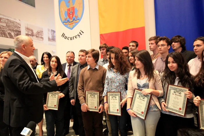 Sorin Oprescu a premiat 41 de elevi olimpici. FOTO PMB
