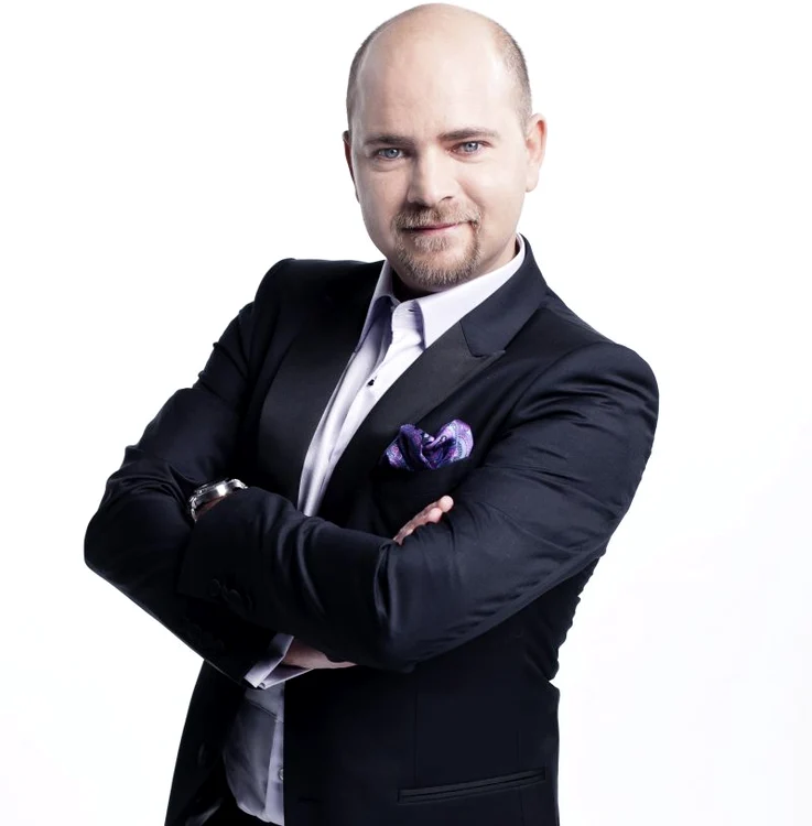 
    Cosmin Seleşi  