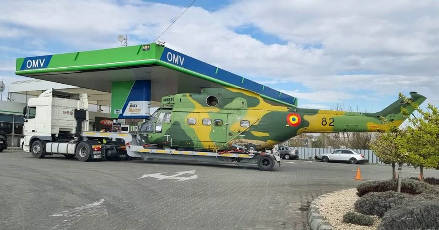 Elicopter în benzinărie FOTO: Dani Gongu (Facebook)