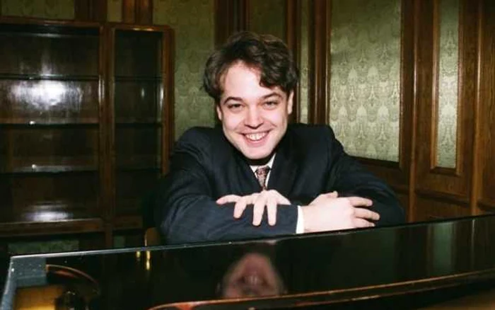 Pianistul Andrei Licareţ a debutat în muzică la vârsta de 11 ani, iar de atunci a concertat în toată Europa şi Statele Unite.