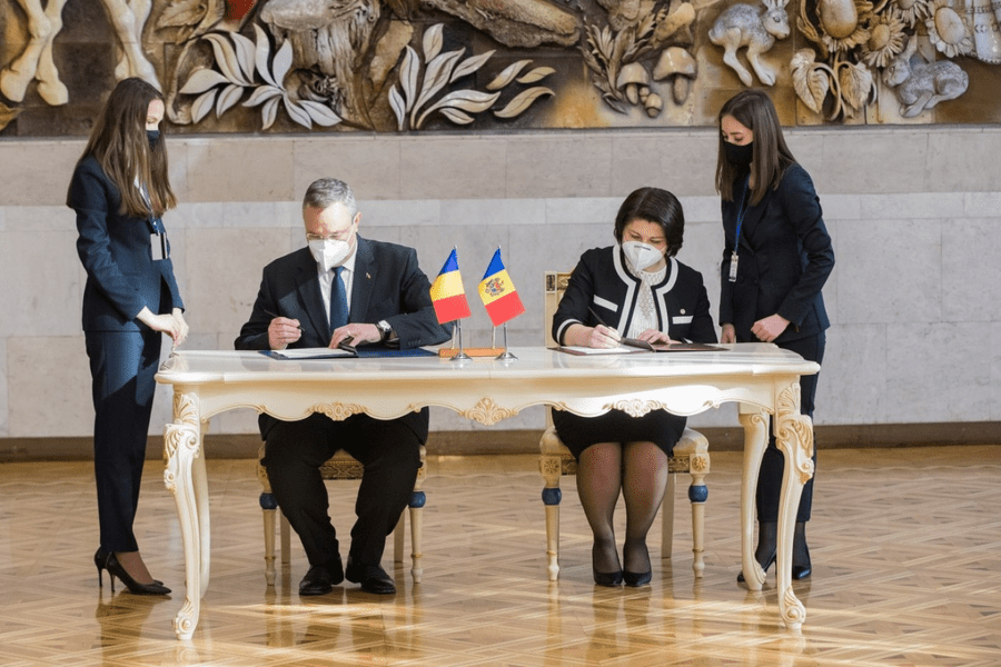 Premierul român a promis companiilor moldovenești să le deschidă accesul la capital la Bursa de Valori București